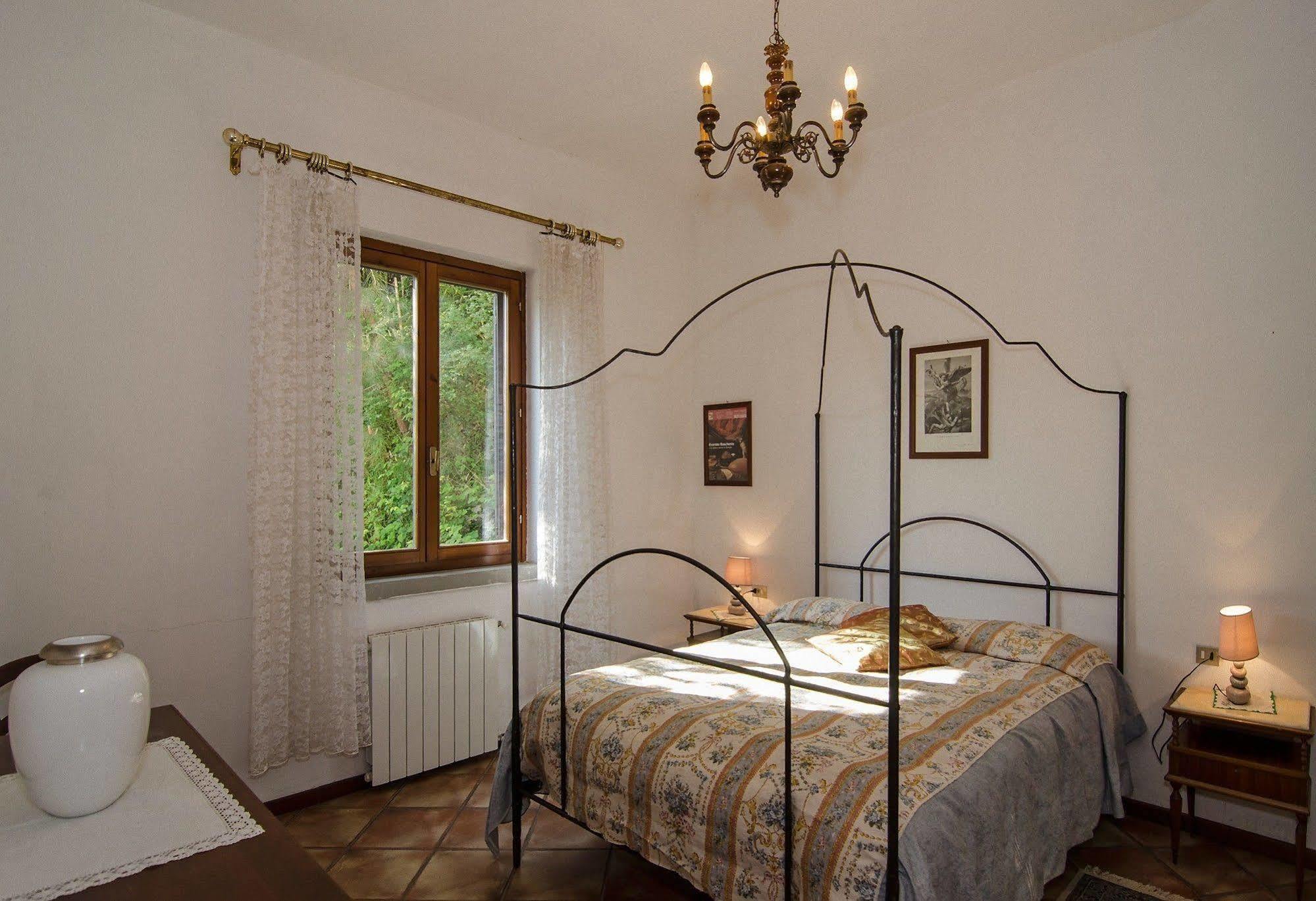 Podere"Sulle Soglie Del Bosco" Appartament And Rooms Πέσια Εξωτερικό φωτογραφία